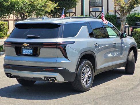 Used 2024 Chevrolet Traverse LT image 5