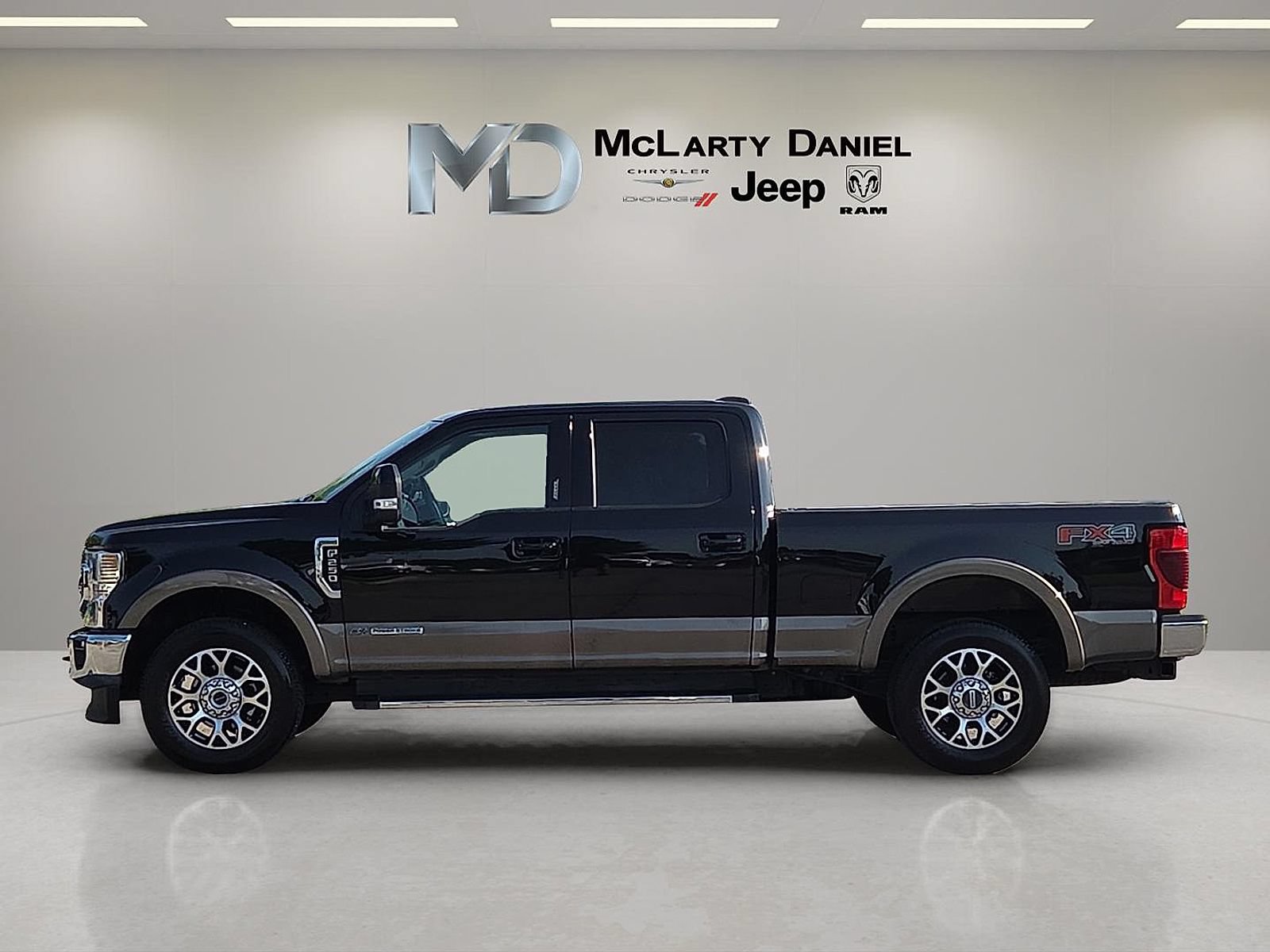 Used 2021 Ford F250 Lariat w/ Lariat Ultimate Package AWD/4WD image 3