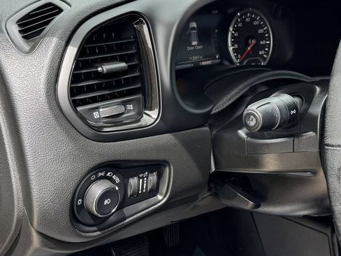 Used 2018 Jeep Renegade Altitude w/ UConnect 8.4 Nav Group AWD/4WD image 13