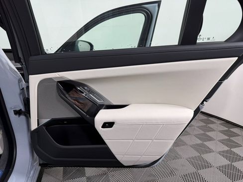 New 2025 BMW 760i xDrive w/ Executive Package image 21