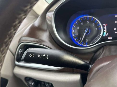 Used 2018 Chrysler Pacifica Touring-L Plus image 26