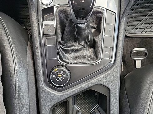 Certified 2024 Volkswagen Tiguan SE R-Line AWD/4WD image 9