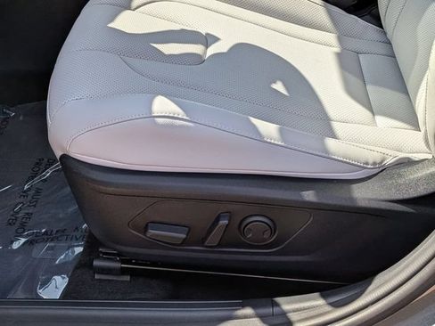 Used 2025 Hyundai Elantra Limited FWD image 12