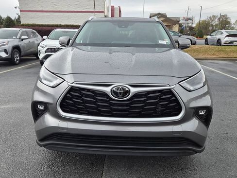 Used 2025 Toyota Highlander XLE image 2