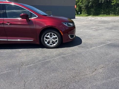 Used 2020 Chrysler Pacifica Touring-L Plus w/ Tire & Wheel Group FWD image 3