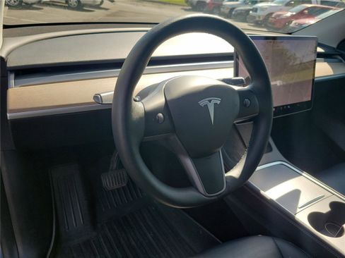 Used 2021 Tesla Model Y Long Range AWD/4WD image 21