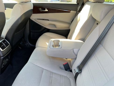 Used 2018 Kia Sorento AWD image 15