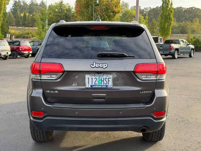 Used 2019 Jeep Grand Cherokee Laredo w/ Security & Convenience Group AWD/4WD image 4