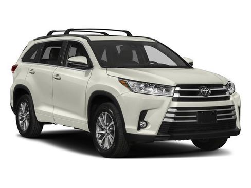 Used 2017 Toyota Highlander XLE w/ Carpet Mat Package image 7