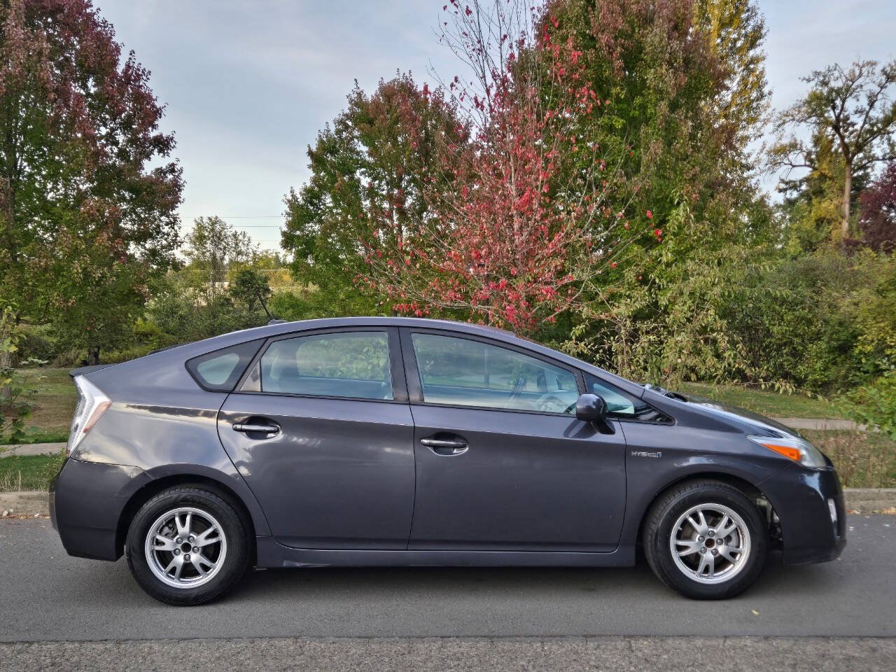 Used 2011 Toyota Prius Four w/ Navigation Pkg FWD image 8