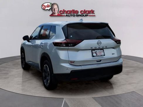 Used 2024 Nissan Rogue SV FWD image 3
