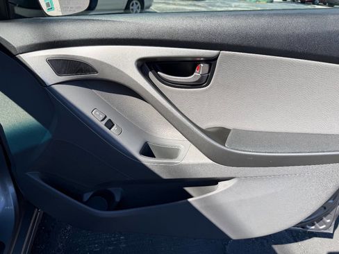 Used 2012 Hyundai Elantra Limited image 9