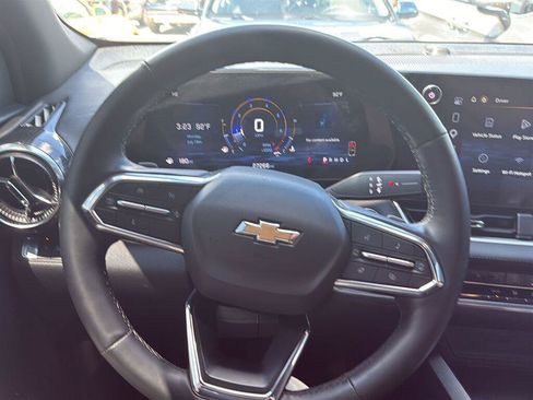 Used 2025 Chevrolet Equinox LT FWD image 4