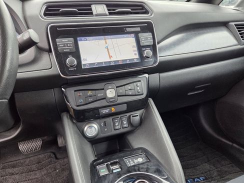 Used 2018 Nissan Leaf SV w/ SV All Weather Package image 2