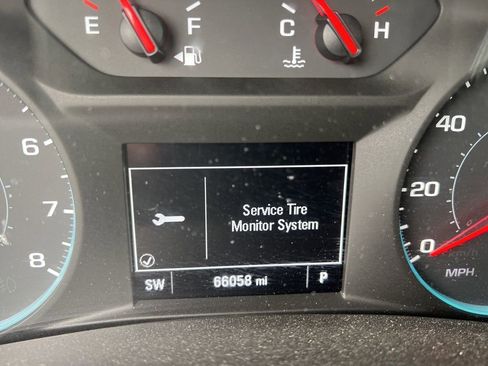 Used 2018 Chevrolet Equinox LT FWD image 17