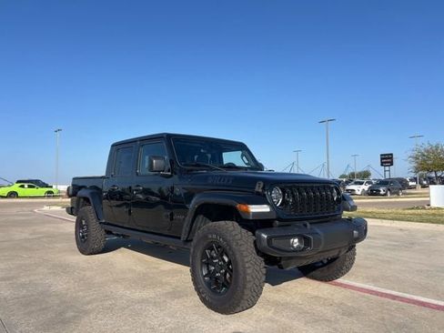 Used 2024 Jeep Gladiator Sport image 1
