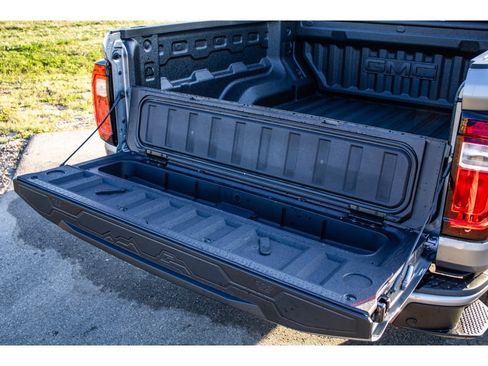 New 2026 GMC Canyon AT4 image 13