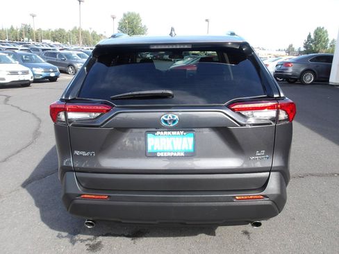 Used 2023 Toyota RAV4 LE AWD/4WD image 4