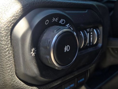 Used 2021 Jeep Wrangler Unlimited Sahara AWD/4WD image 14