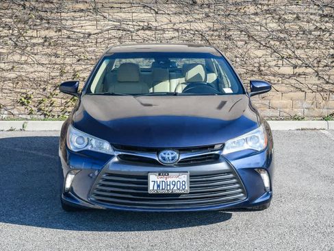 Used 2017 Toyota Camry XLE image 2