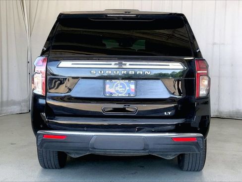 Used 2022 Chevrolet Suburban LT RWD image 4