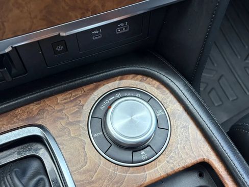 Used 2021 Nissan Armada SL w/ Captain's Chairs Package AWD/4WD image 24
