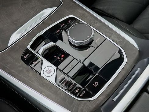 Used 2024 BMW X5 xDrive40i w/ Premium Package image 17