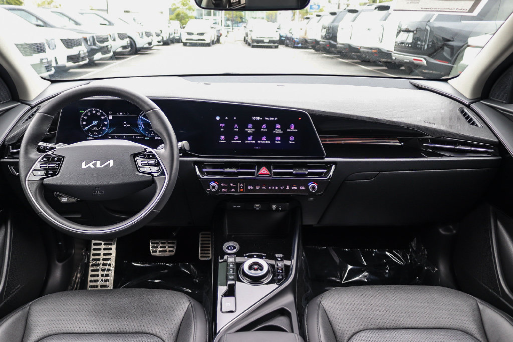 Certified 2025 Kia Niro Wave w/ Wave Preserve Package FWD image 12