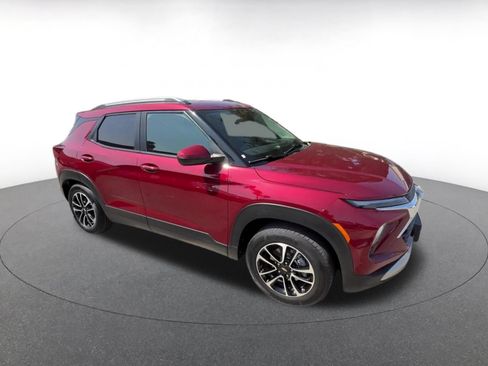 Used 2025 Chevrolet TrailBlazer LT FWD image 2
