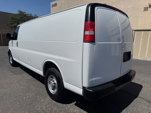Used 2017 Chevrolet Express 3500 Extended RWD image 5