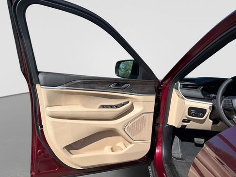 New 2026 Jeep Grand Cherokee Limited AWD/4WD image 18