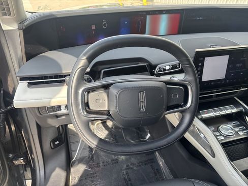 Used 2024 Lincoln Nautilus Premier image 16