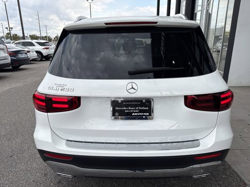 New 2026 Mercedes-Benz GLB 250 image 3