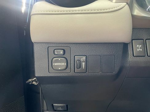 Used 2016 Toyota RAV4 XLE AWD/4WD image 10