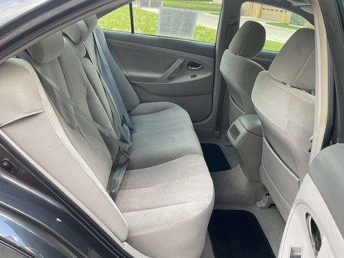 Used 2011 Toyota Camry LE FWD image 30