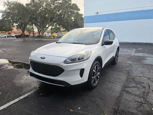 Used 2022 Ford Escape SE w/ SE Sport Appearance Package image 2