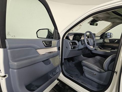 Used 2020 Lincoln Navigator Black Label w/ Cargo Convenience Package image 26