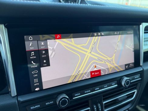 Used 2021 Porsche Macan image 19