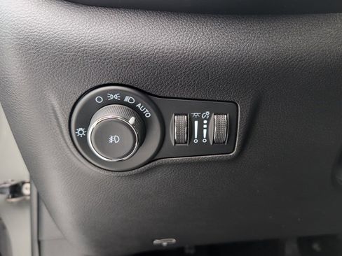 Used 2024 Jeep Compass Limited image 23