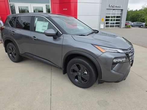 New 2026 Nissan Rogue SV w/ Cold Weather Package AWD/4WD image 9