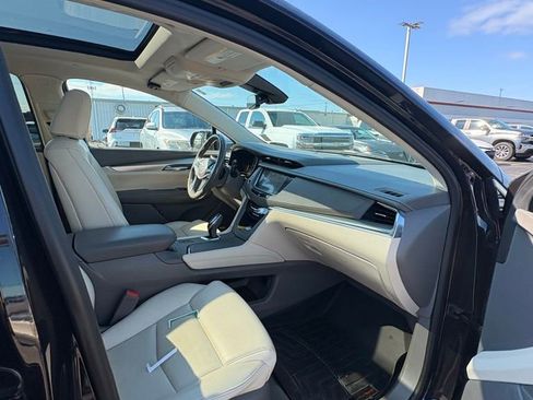 Used 2018 Cadillac XT5 Luxury w/ Driver Awareness Package image 15