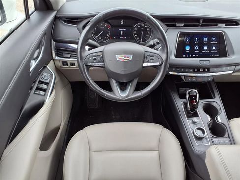 Used 2023 Cadillac XT4 Luxury w/ Cold Weather Package image 13