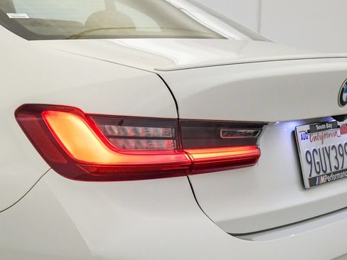 Used 2023 BMW 330i Sedan w/ M Sport Package RWD image 12