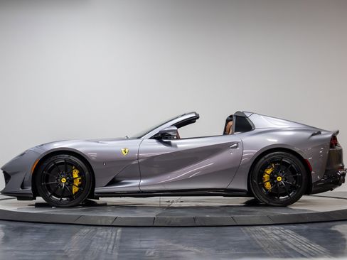 Used 2021 Ferrari 812 GTS image 29