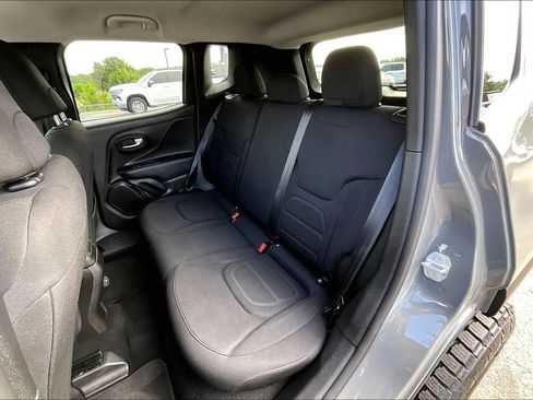 Used 2022 Jeep Renegade Latitude AWD/4WD image 24