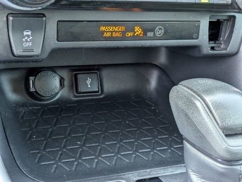 Used 2022 Toyota RAV4 LE image 16