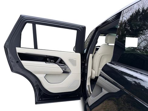 Certified 2023 Land Rover Range Rover Long Wheelbase SE image 17