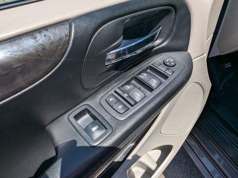 Used 2018 Dodge Grand Caravan SE w/ UConnect Hands-Free Group FWD image 10