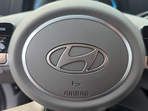 Certified 2025 Hyundai Elantra Sport image 19