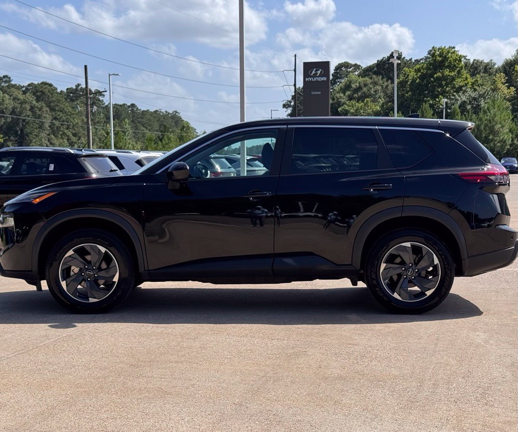 Used 2024 Nissan Rogue SV FWD image 11